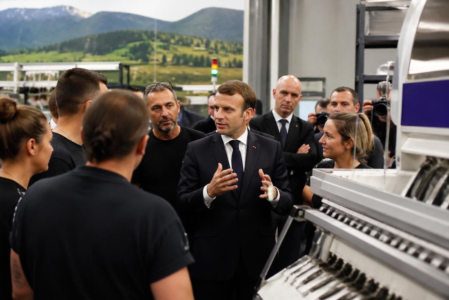 découvrez le déplacement d'emmanuel macron en ariège et en andorre, centré sur la réindustrialisation, l'amélioration de la santé et la défense des droits à l'avortement.