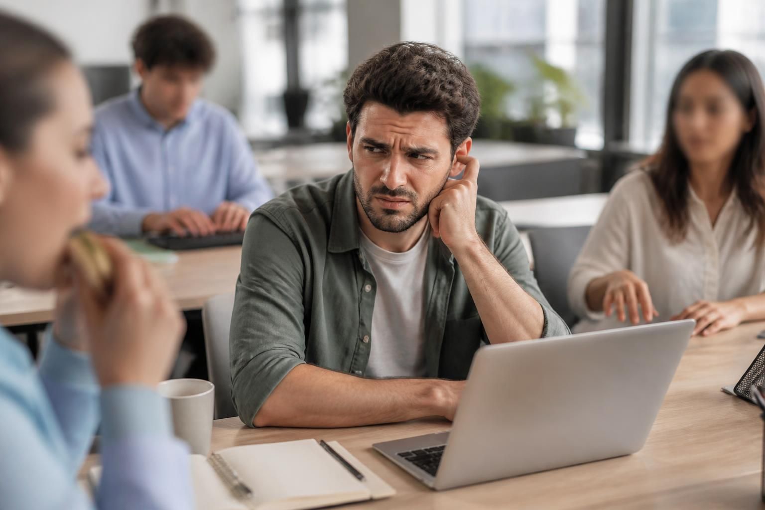 Misophonie : comment reconnaître et gérer les bruits qui vous dérangent 1 découvrez comment identifier et gérer la misophonie, cette sensibilité auditive aux bruits quotidiens qui vous dérangent, pour mieux vivre au quotidien.