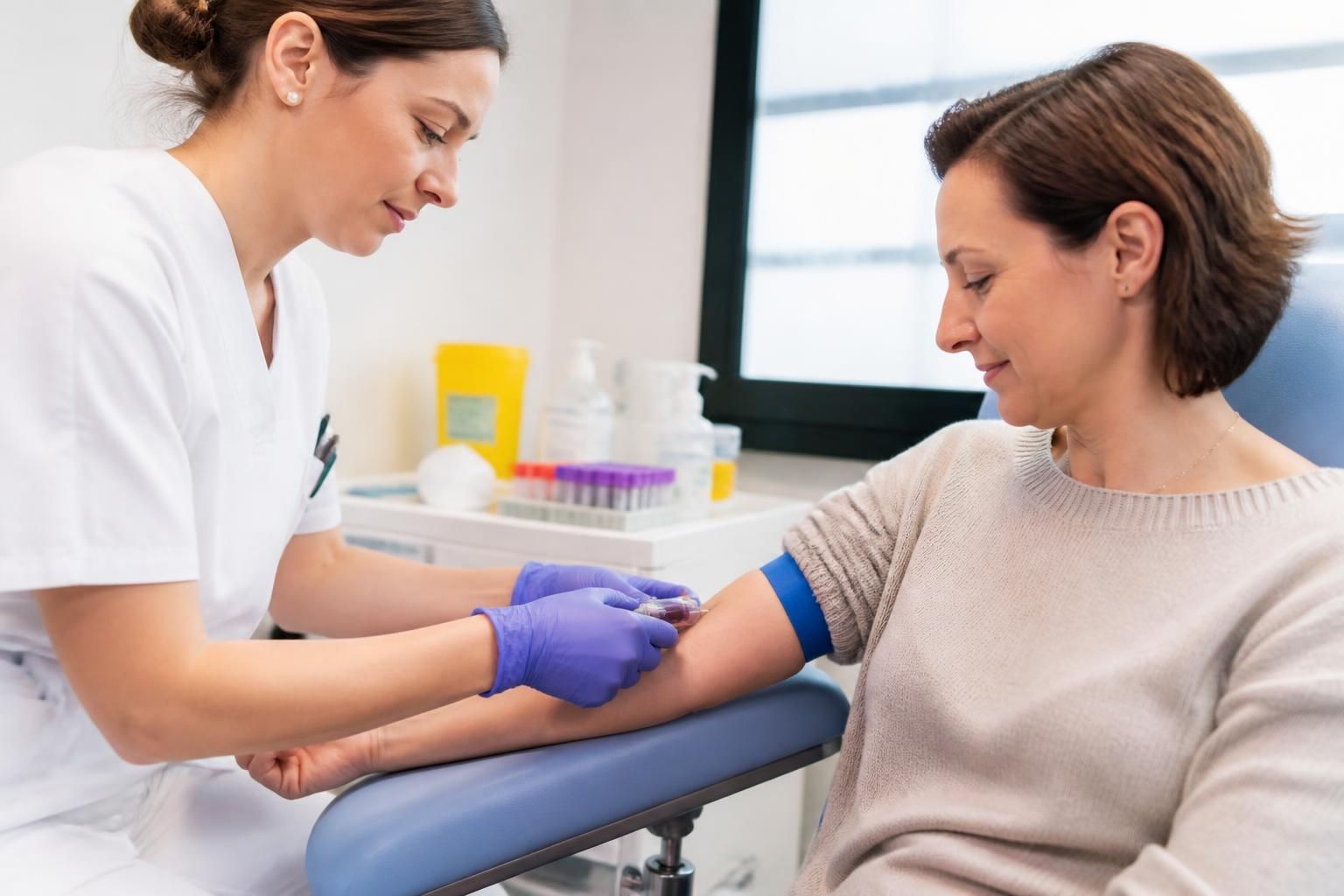 découvrez pourquoi une prise de sang fsh est demandée, son importance dans l'évaluation hormonale, et comment interpréter les résultats pour mieux comprendre votre santé reproductive.